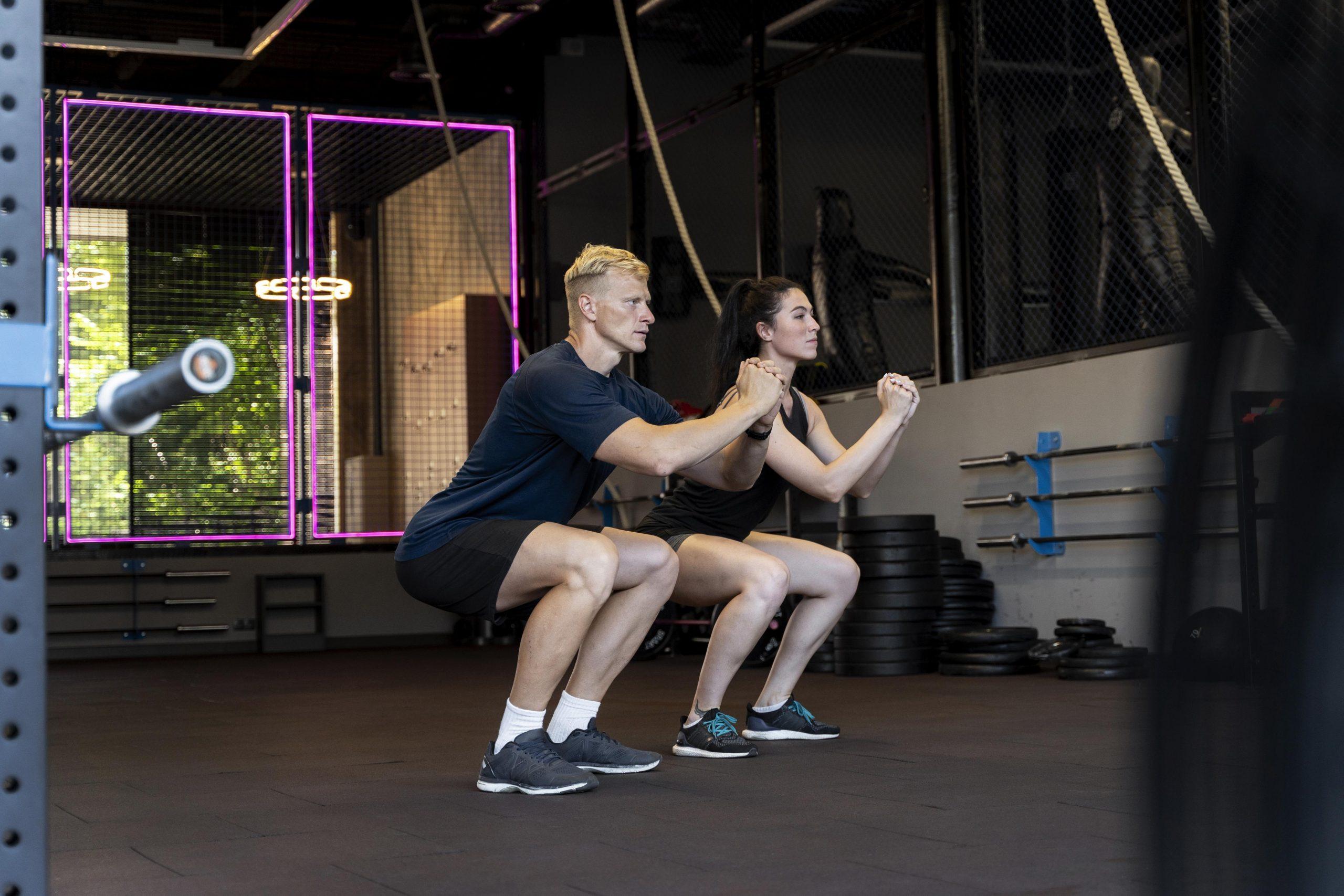 close-up-couple-doing-crossfit-workout